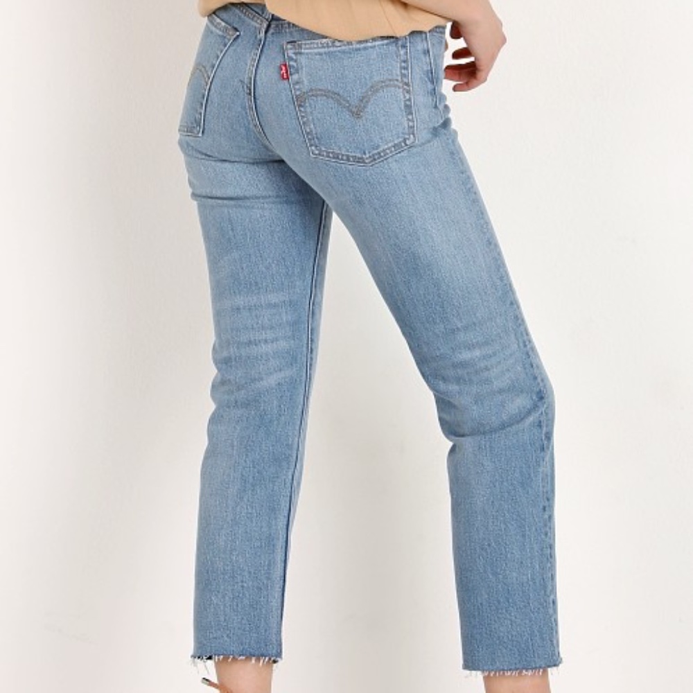Levi’s Wedgies Straight Leg Jeans in Rough Tide Wash